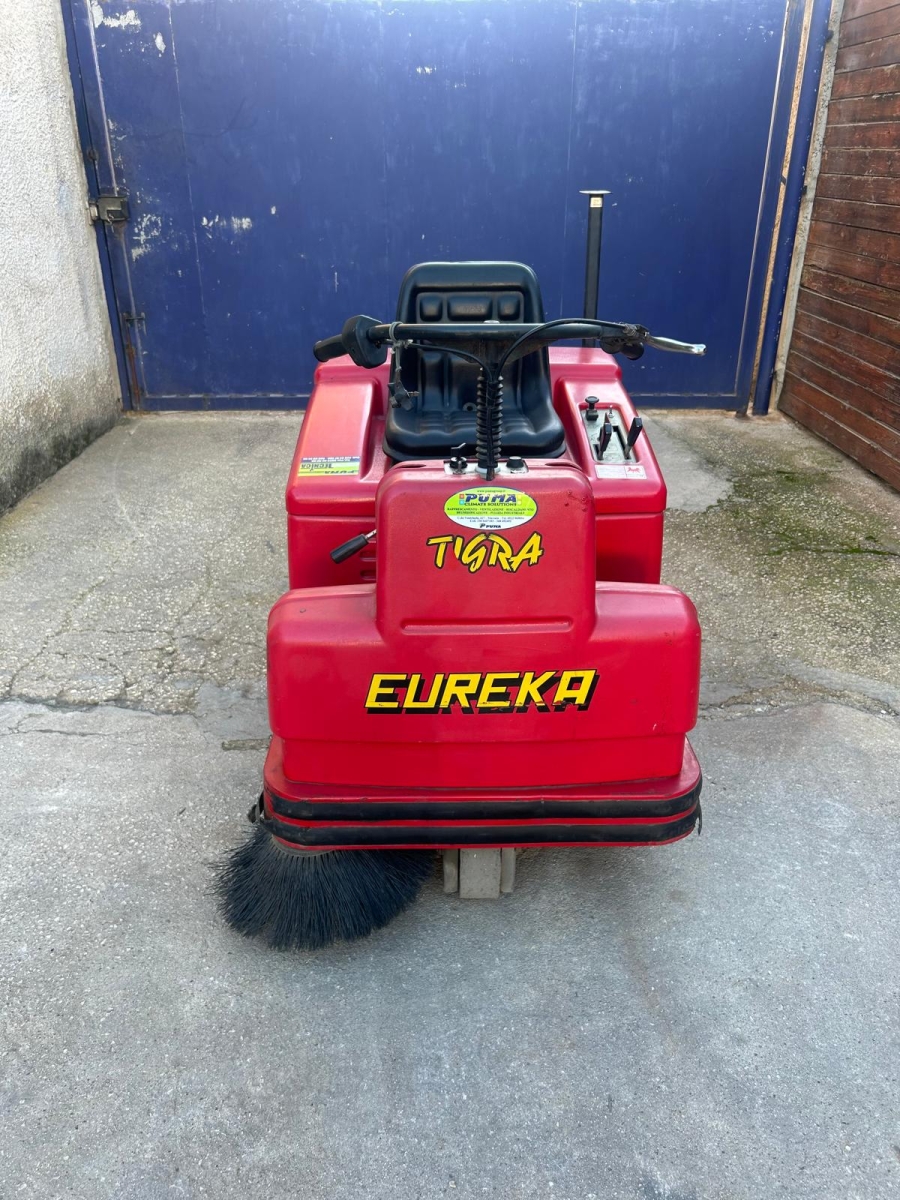 SPAZZATRICE UOMO A BORDO EUREKA TIGRA